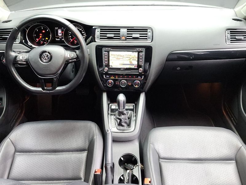 2015 Volkswagen Jetta 2.0 TDI BlueMotion Premium 6th photo 7