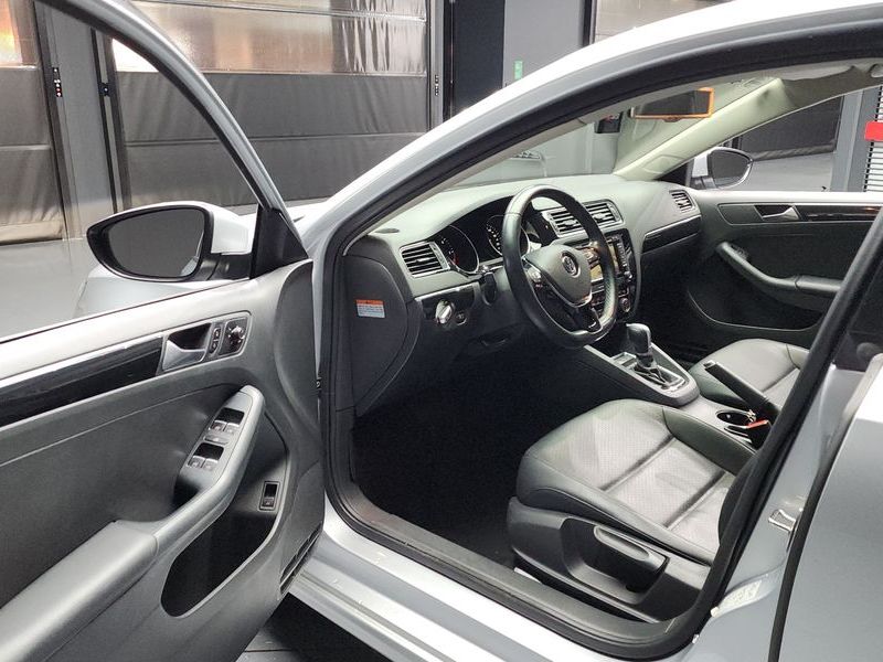 2015 Volkswagen Jetta 2.0 TDI BlueMotion Premium 6th photo 10