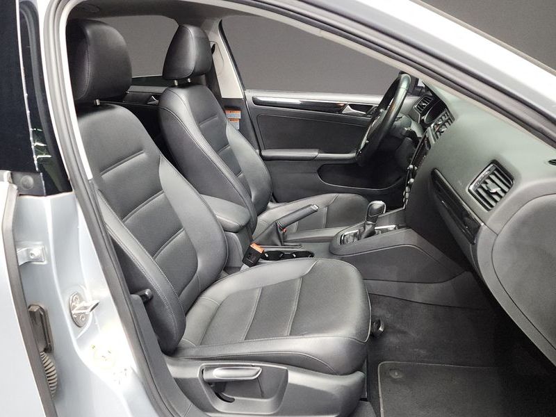 2015 Volkswagen Jetta 2.0 TDI BlueMotion Premium 6th photo 11