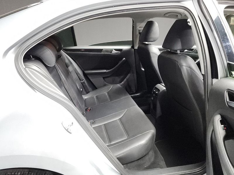 2015 Volkswagen Jetta 2.0 TDI BlueMotion Premium 6th photo 12