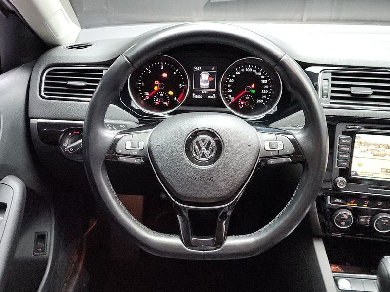 2015 Volkswagen Jetta 2.0 TDI BlueMotion Premium 6th photo 13