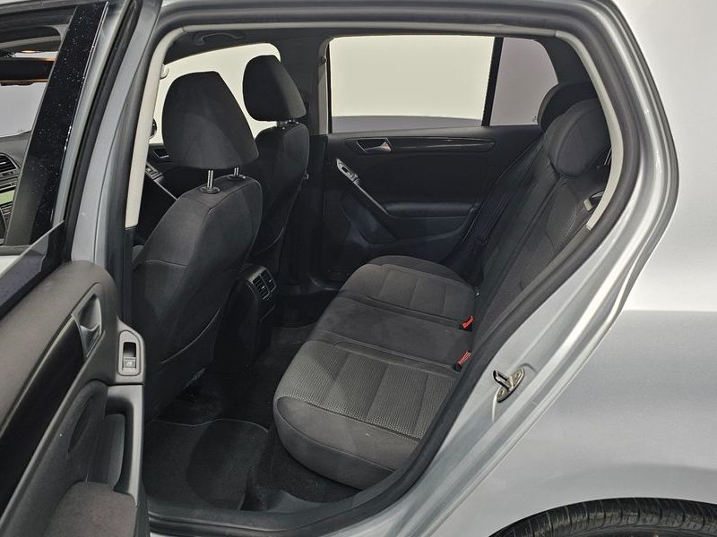 2012 Volkswagen Golf 1.6 TDI Blue Motion photo 11