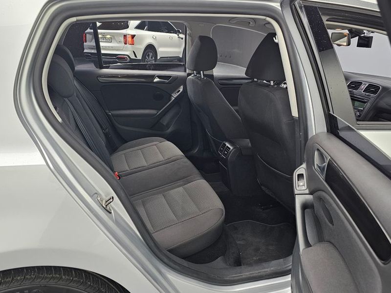 2012 Volkswagen Golf 1.6 TDI Blue Motion photo 13