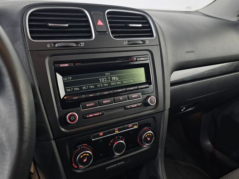 2012 Volkswagen Golf 1.6 TDI Blue Motion photo 17