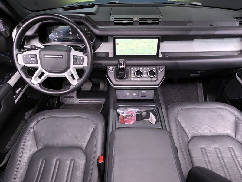 2022 Land Rover Defender 110 D300 HSE photo 7