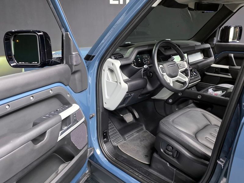 2022 Land Rover Defender 110 D300 HSE photo 10