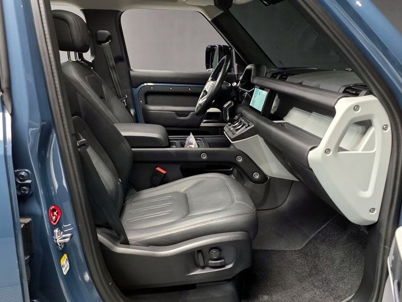 2022 Land Rover Defender 110 D300 HSE photo 11