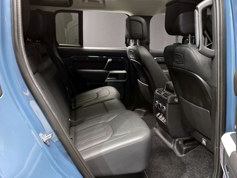 2022 Land Rover Defender 110 D300 HSE photo 12