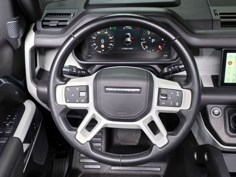 2022 Land Rover Defender 110 D300 HSE photo 13