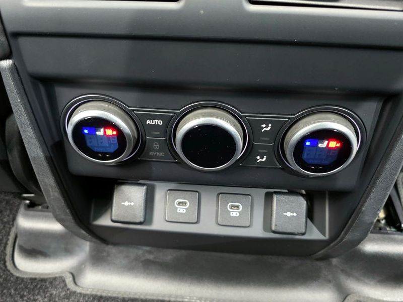 2022 Land Rover Defender 110 D300 HSE photo 19
