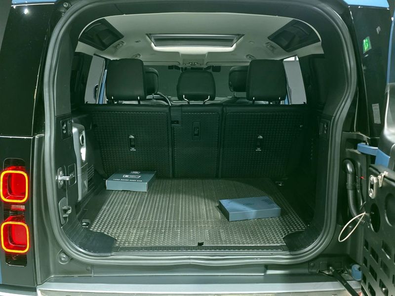 2022 Land Rover Defender 110 D300 HSE photo 20