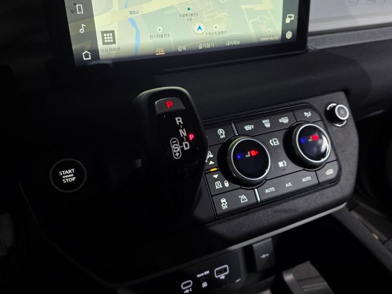 2020 Land Rover Defender 110 D240 S photo 9