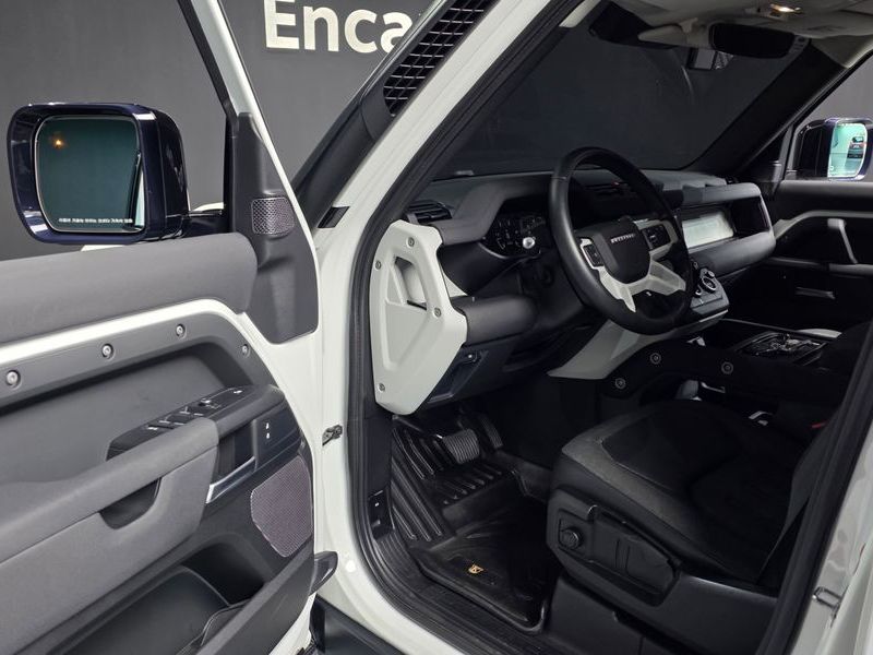 2020 Land Rover Defender 110 D240 S photo 10