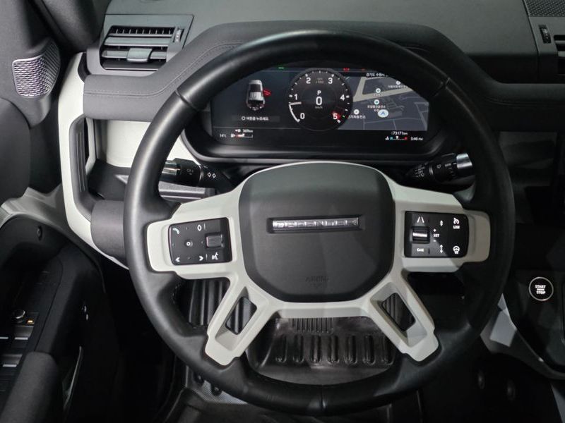 2020 Land Rover Defender 110 D240 S photo 13