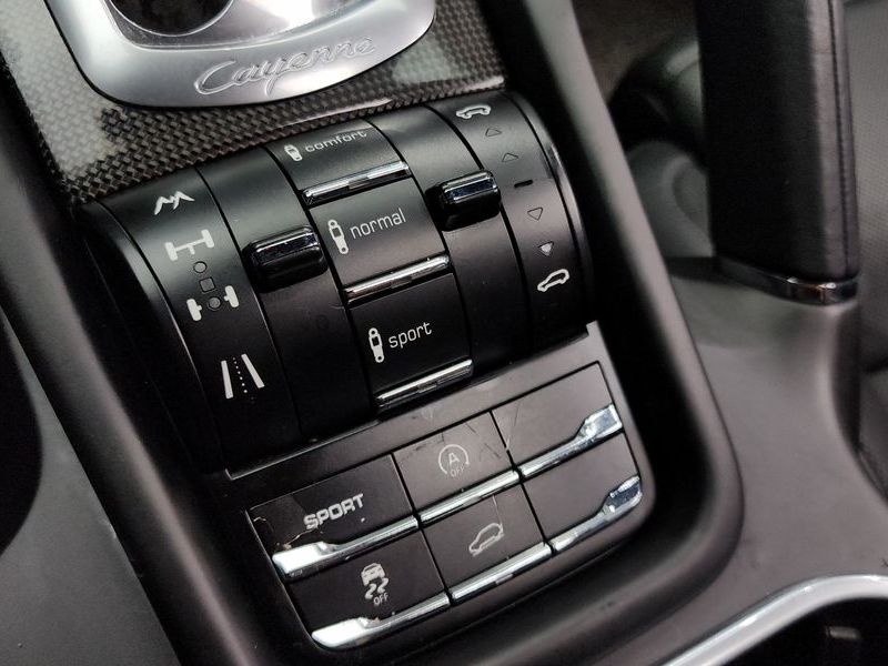 2013 Porsche Cayenne 4.8 GTS 958 photo 17