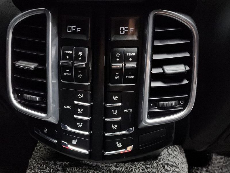 2013 Porsche Cayenne 4.8 GTS 958 photo 19