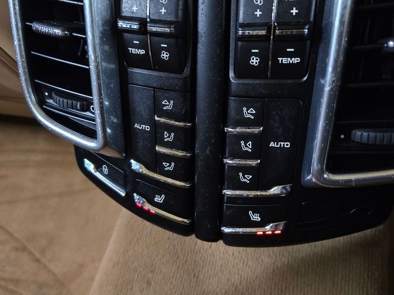 2013 Porsche Cayenne 4.8 GTS 958 photo 18