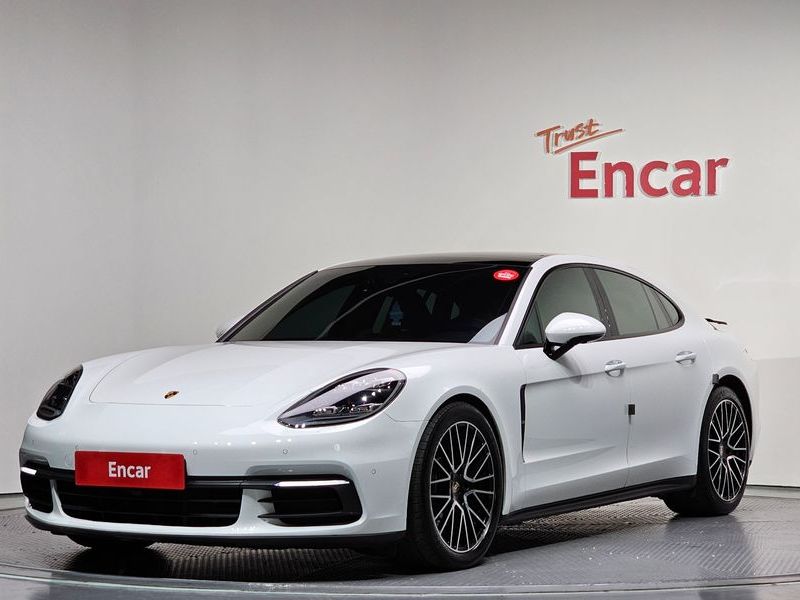 2018 Porsche Panamera 3.0 AWD photo 1