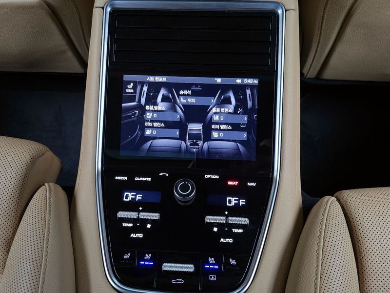 2018 Porsche Panamera 3.0 AWD photo 18