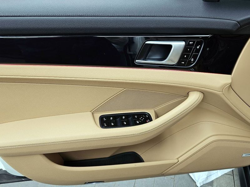 2018 Porsche Panamera 3.0 AWD photo 24