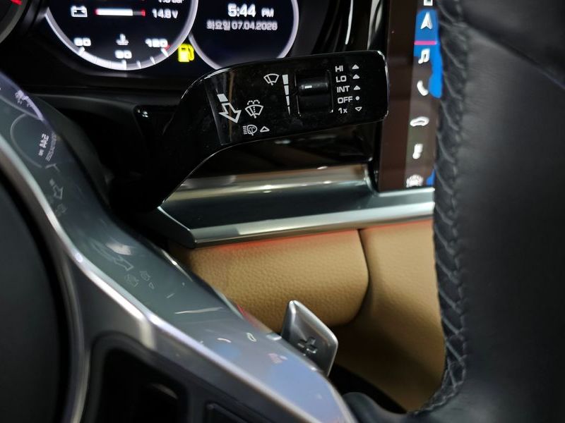 2018 Porsche Panamera 3.0 AWD photo 29