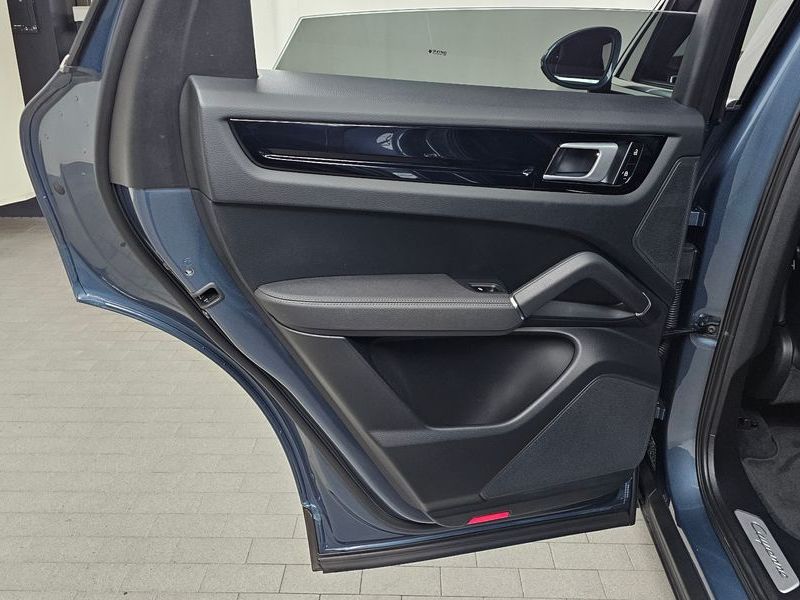 2020 Porsche Cayenne 3.0 photo 25