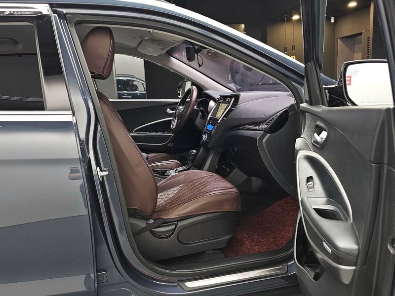 2015 Hyundai Santa Fe Diesel(e-VGT) 2.0 2WD Premium photo 11