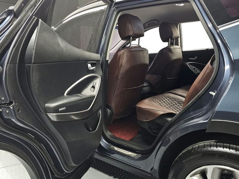 2015 Hyundai Santa Fe Diesel(e-VGT) 2.0 2WD Premium photo 12