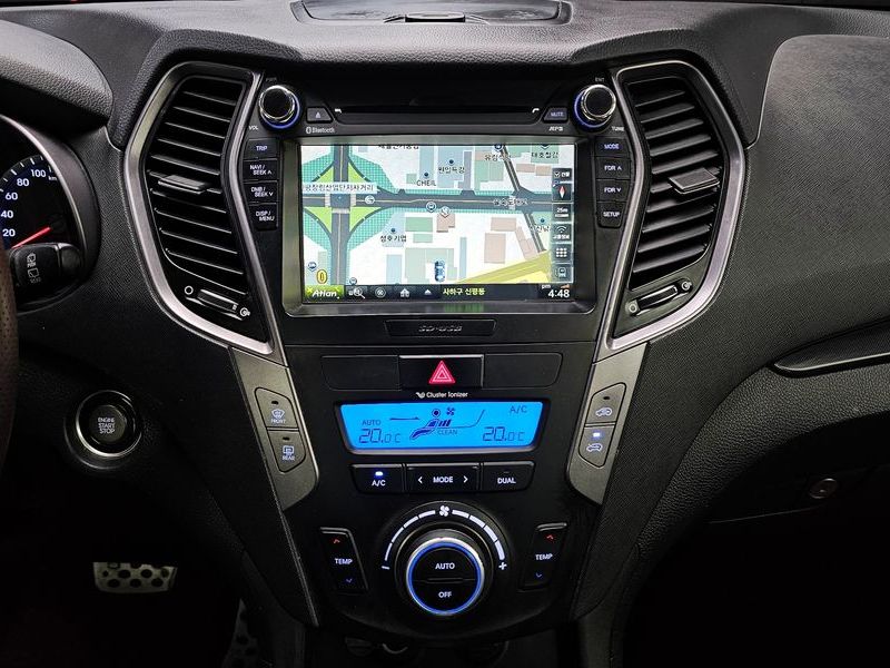 2015 Hyundai Santa Fe Diesel(e-VGT) 2.0 2WD Premium photo 14