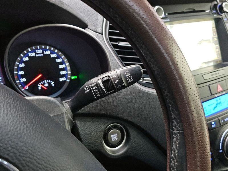 2015 Hyundai Santa Fe Diesel(e-VGT) 2.0 2WD Premium photo 16