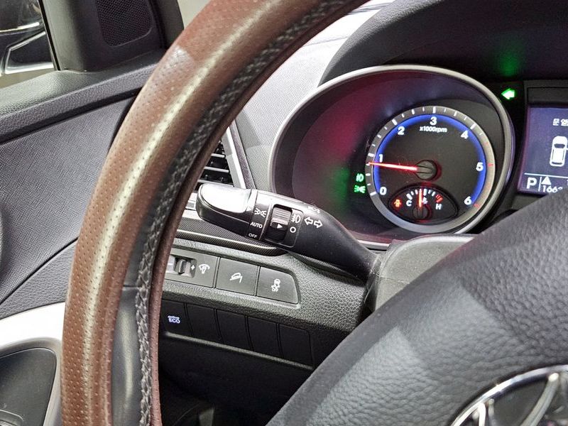 2015 Hyundai Santa Fe Diesel(e-VGT) 2.0 2WD Premium photo 18