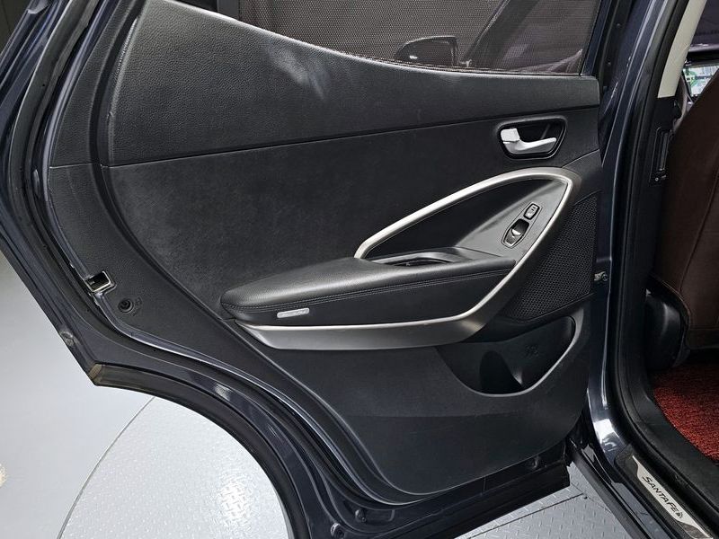 2015 Hyundai Santa Fe Diesel(e-VGT) 2.0 2WD Premium photo 25