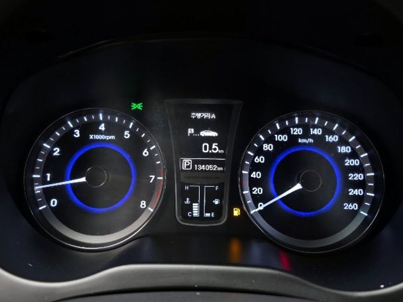 2014 Hyundai Grandeur HG240 Modern photo 8