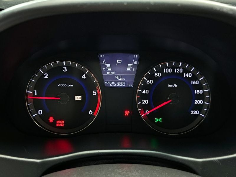 2012 Hyundai Accent Diesel 1.6 VGT Premier photo 8