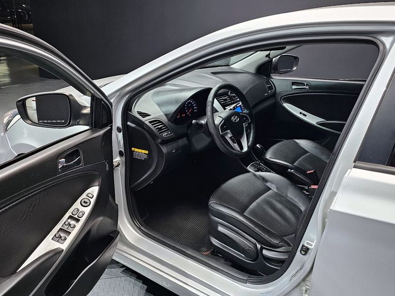 2012 Hyundai Accent Diesel 1.6 VGT Premier photo 11