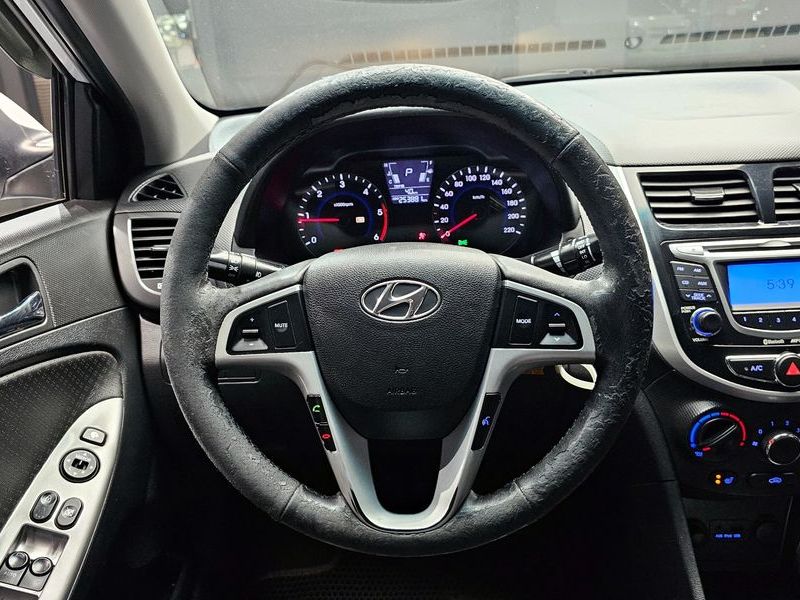 2012 Hyundai Accent Diesel 1.6 VGT Premier photo 13