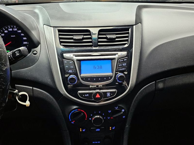 2012 Hyundai Accent Diesel 1.6 VGT Premier photo 14