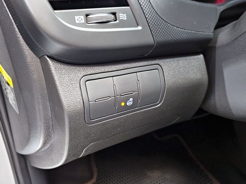 2012 Hyundai Accent Diesel 1.6 VGT Premier photo 15