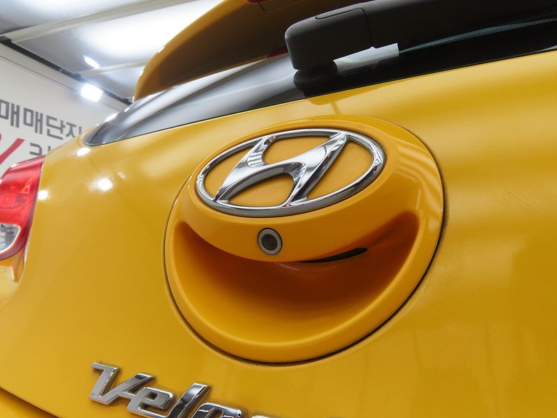 2014 Hyundai Veloster Turbo D Spec photo 18