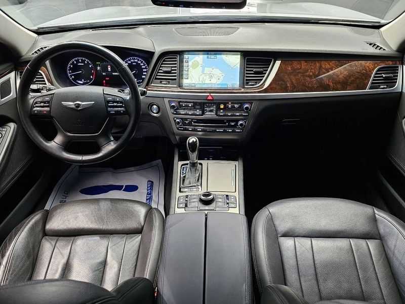 2016 Hyundai Genesis G330 Premium AWD photo 7