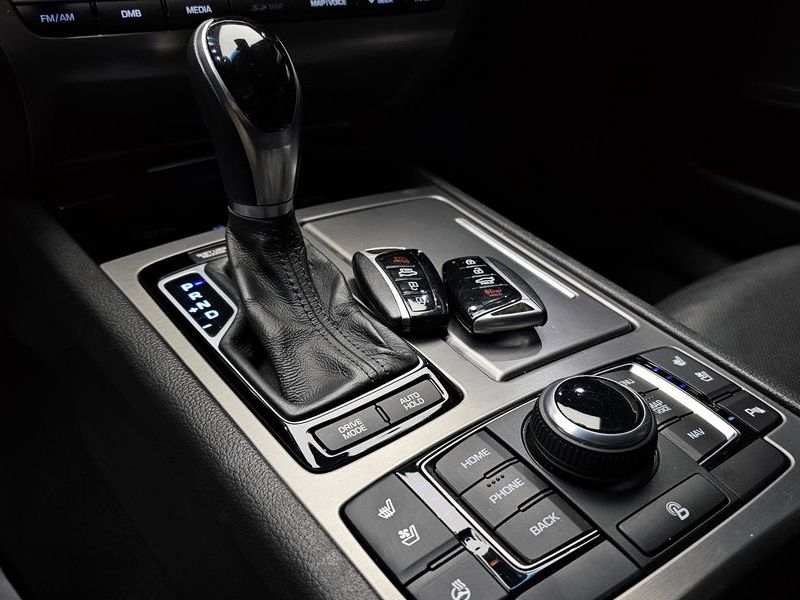 2016 Hyundai Genesis G330 Premium AWD photo 9