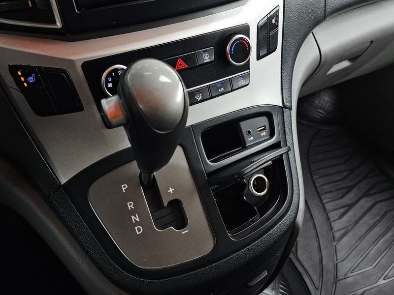 2017 Hyundai 그랜드 스타렉스 3-Seater VAN Smart photo 9