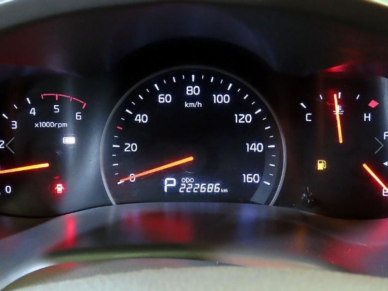2014 Kia Carnival Grand GLX Premium photo 9