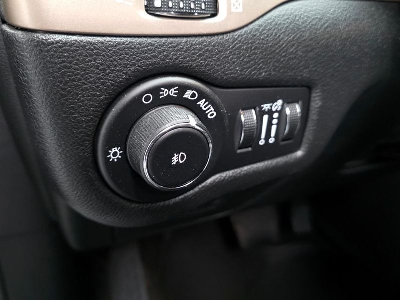 2014 Jeep Cherokee 3.2 2WD photo 18