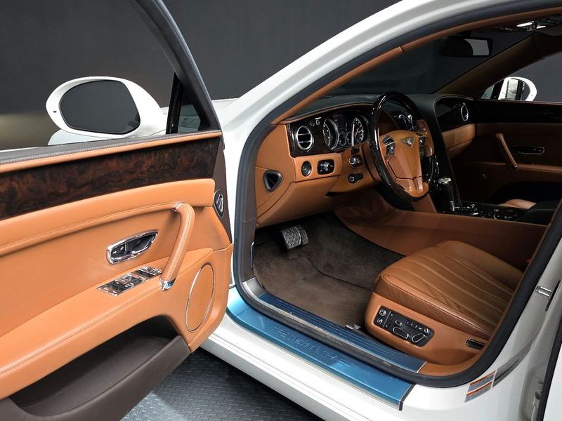 2016 Bentley Flying Spur 4.0 photo 10