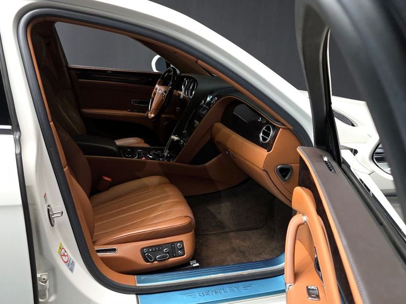 2016 Bentley Flying Spur 4.0 photo 11
