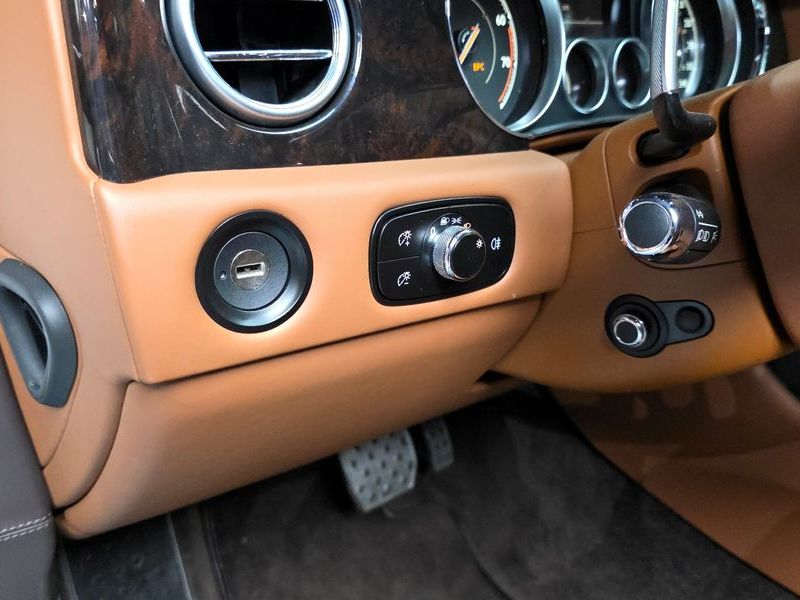 2016 Bentley Flying Spur 4.0 photo 14