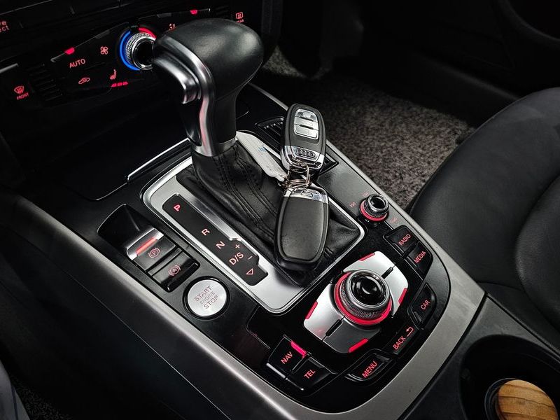 2014 Audi A4 2.0 TFSI Quattro Dynamic B8 photo 9