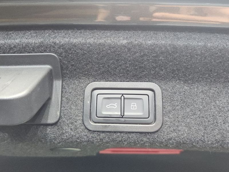 2022 Audi A6 45 TFSI Quattro Premium photo 17