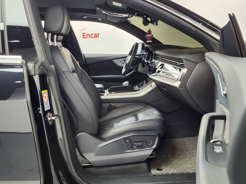2021 Audi Q8 45 TDI Quattro Premium photo 11